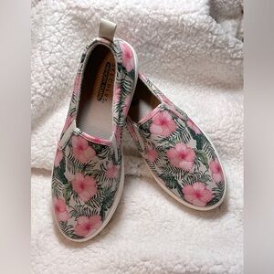 NWOT-Skechers Street Poppy- Tropic'Gal Floral Sneakers